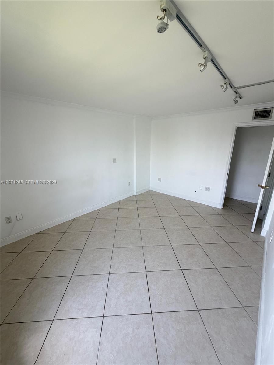 1350 Sw 122nd Avenue 404 Property Photo 18