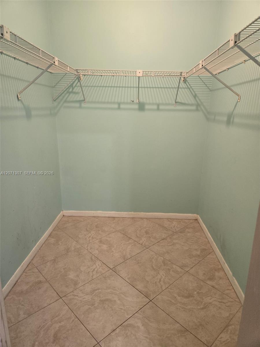 818 E Palm Run Drive Property Photo 14