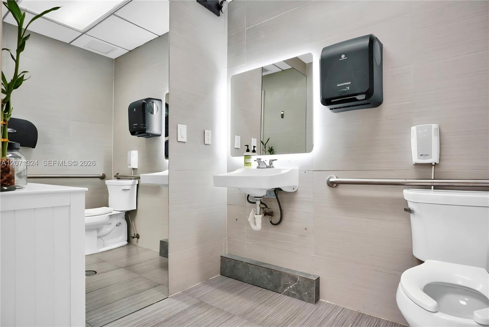 323 Sunny Isles Boulevard Property Photo 12