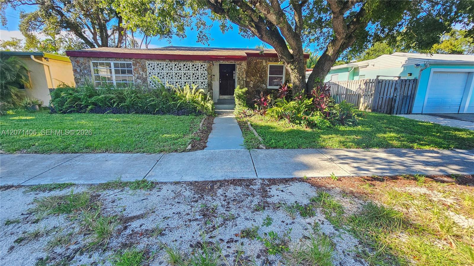 214 Sw 2nd Place Property Photo 1