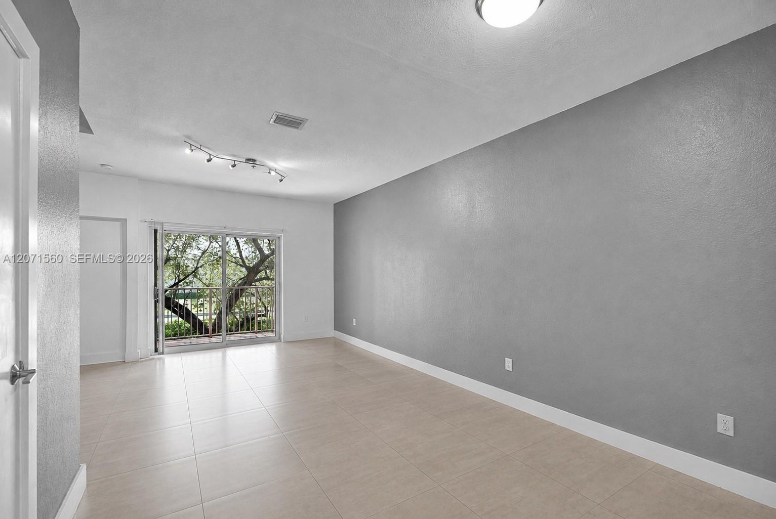 5670 Nw 116th Avenue 222 Property Photo 5