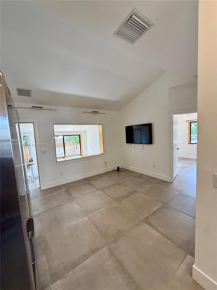 3 Ne 70th Street 1 Property Photo 4