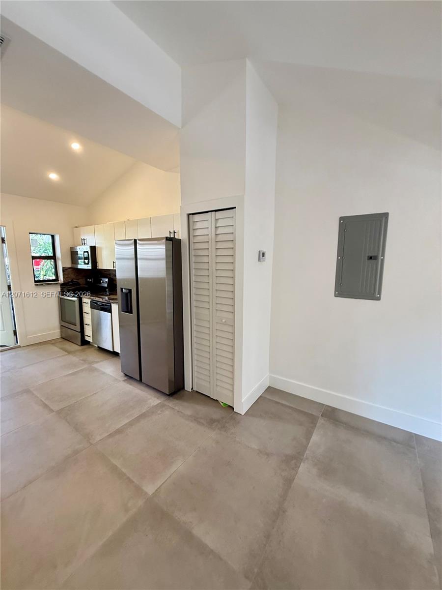 3 Ne 70th Street 1 Property Photo 5