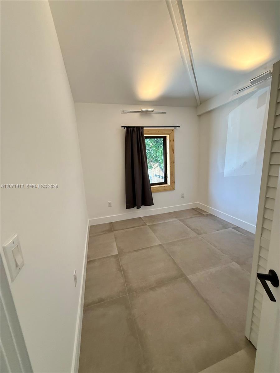 3 Ne 70th Street 1 Property Photo 9