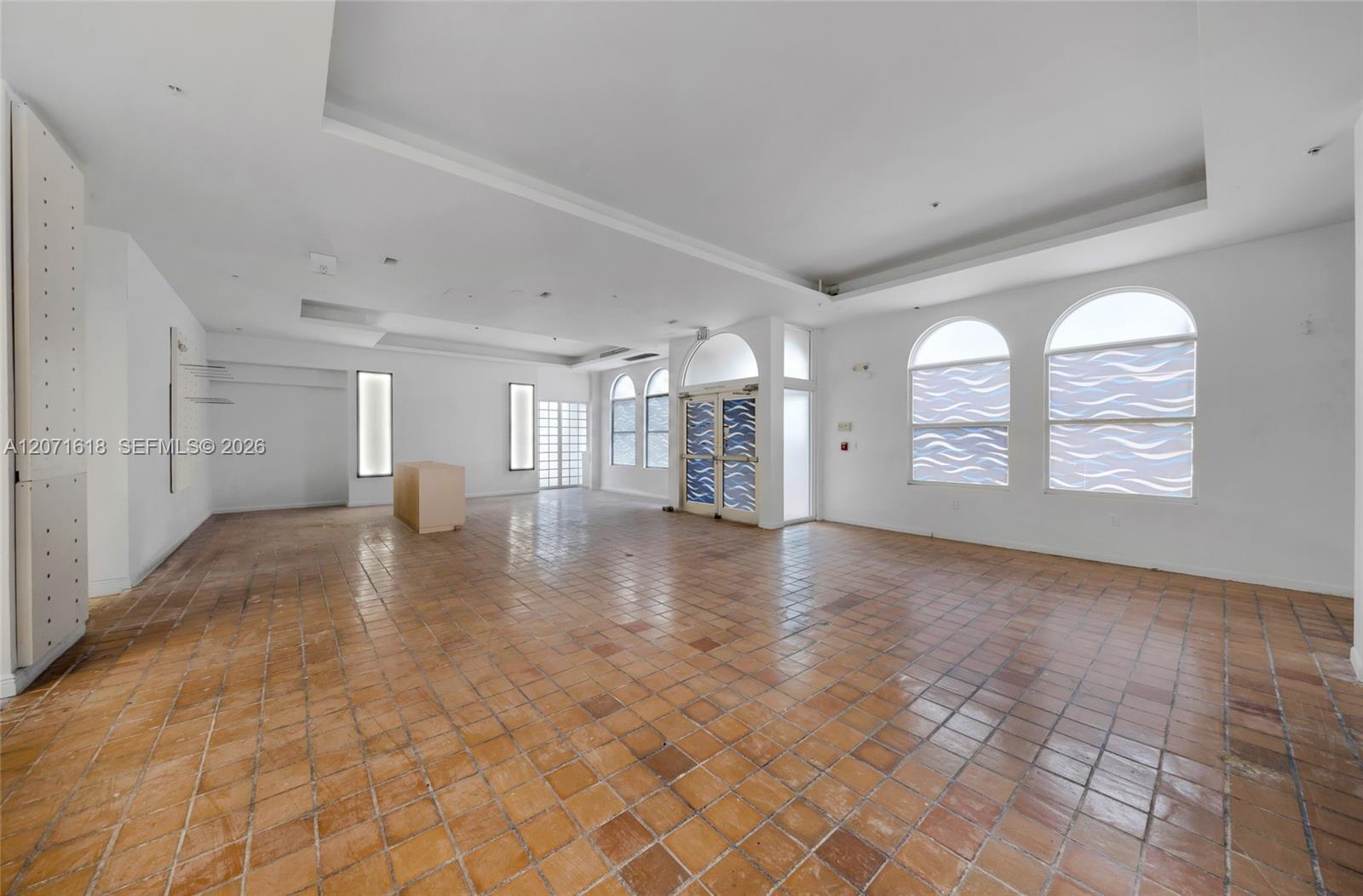 727 Collins Avenue Property Photo 10