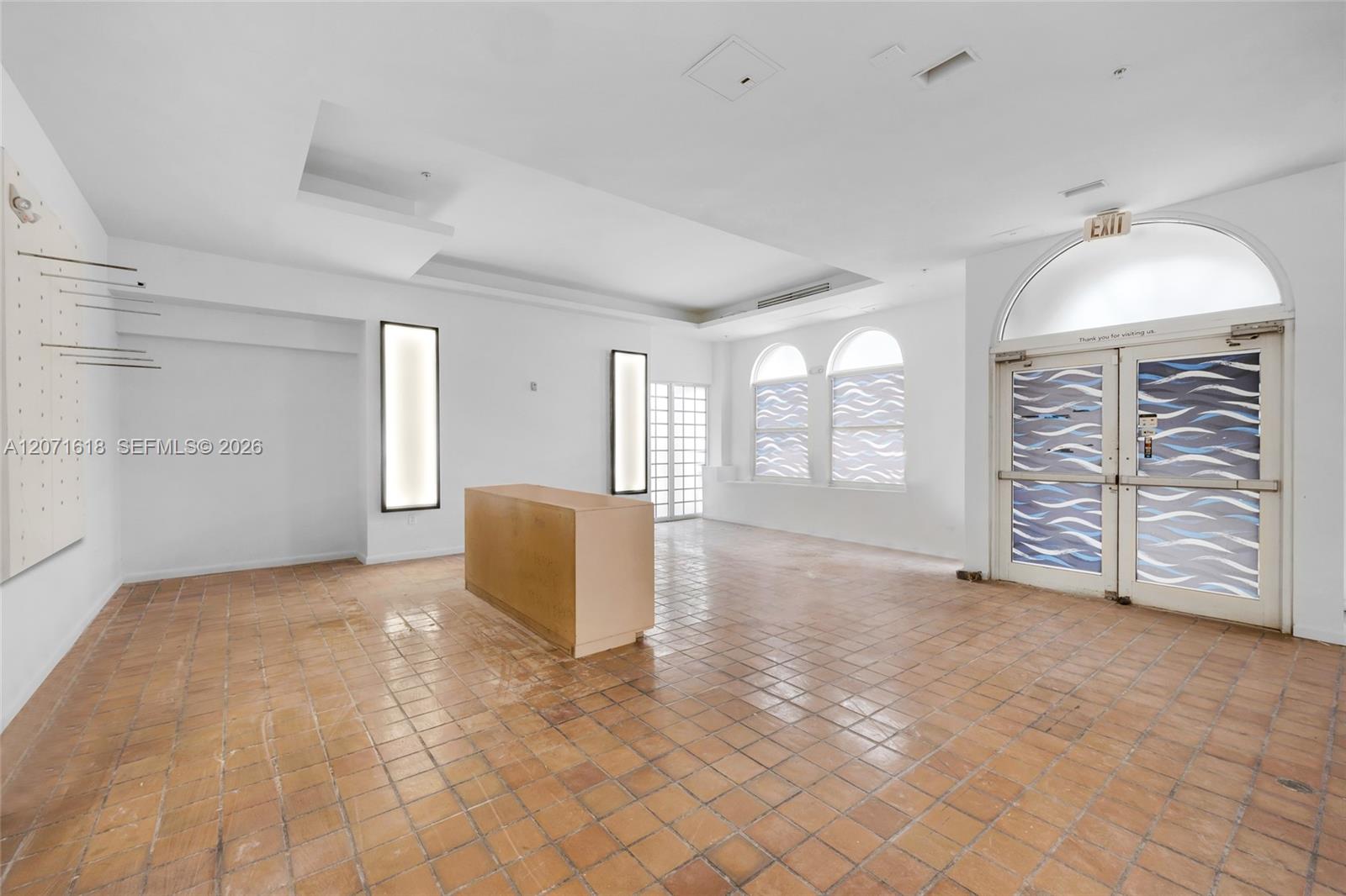 727 Collins Avenue Property Photo 11
