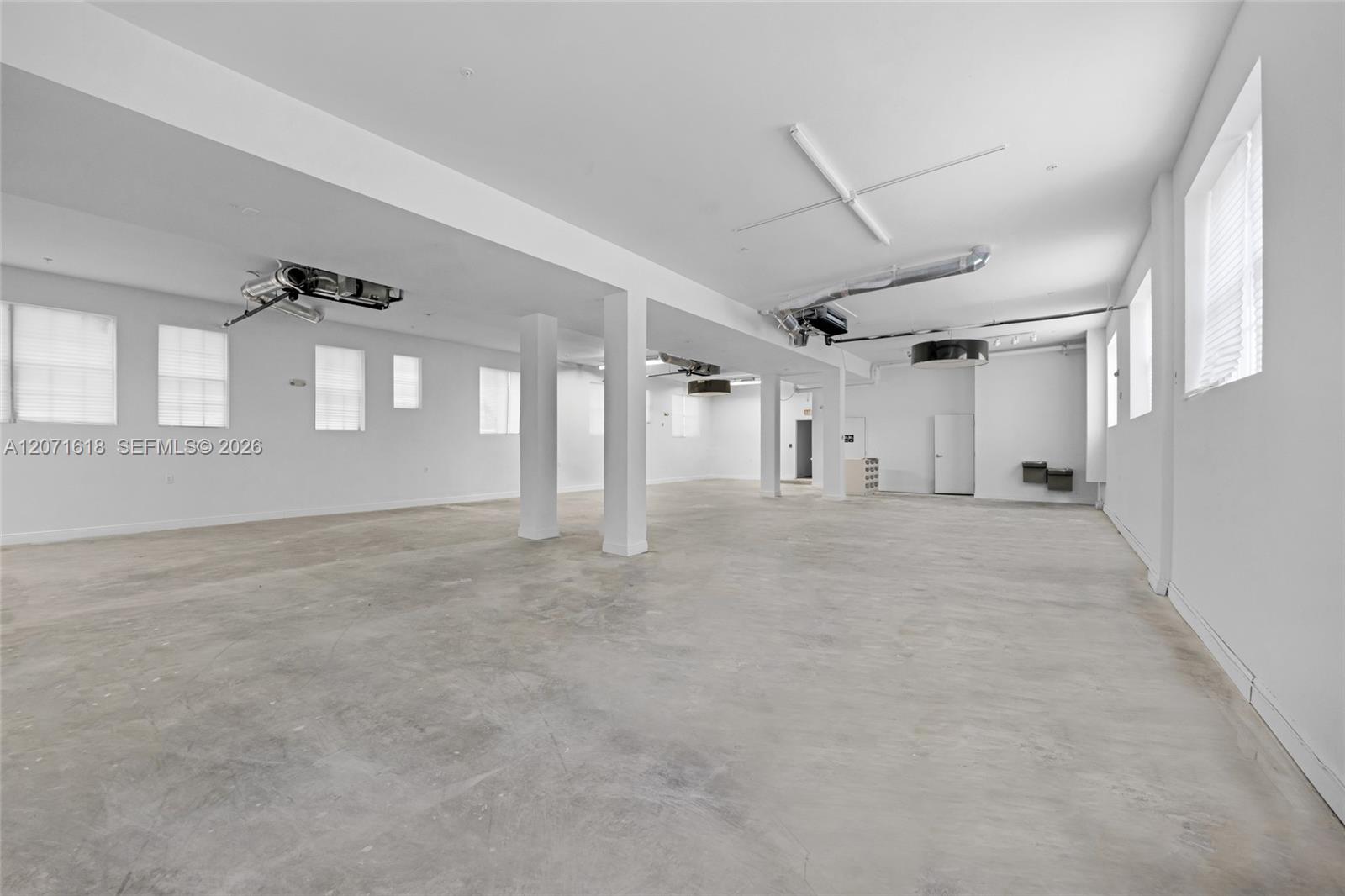 727 Collins Avenue Property Photo 18
