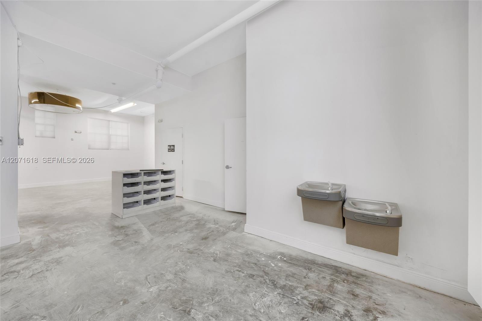 727 Collins Avenue Property Photo 21