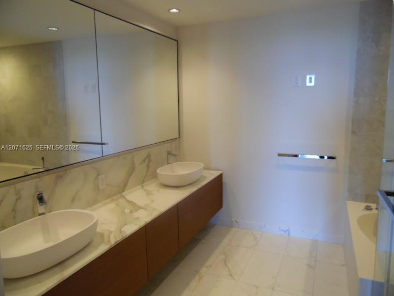 10201 Collins Avenue 805 Property Photo 11