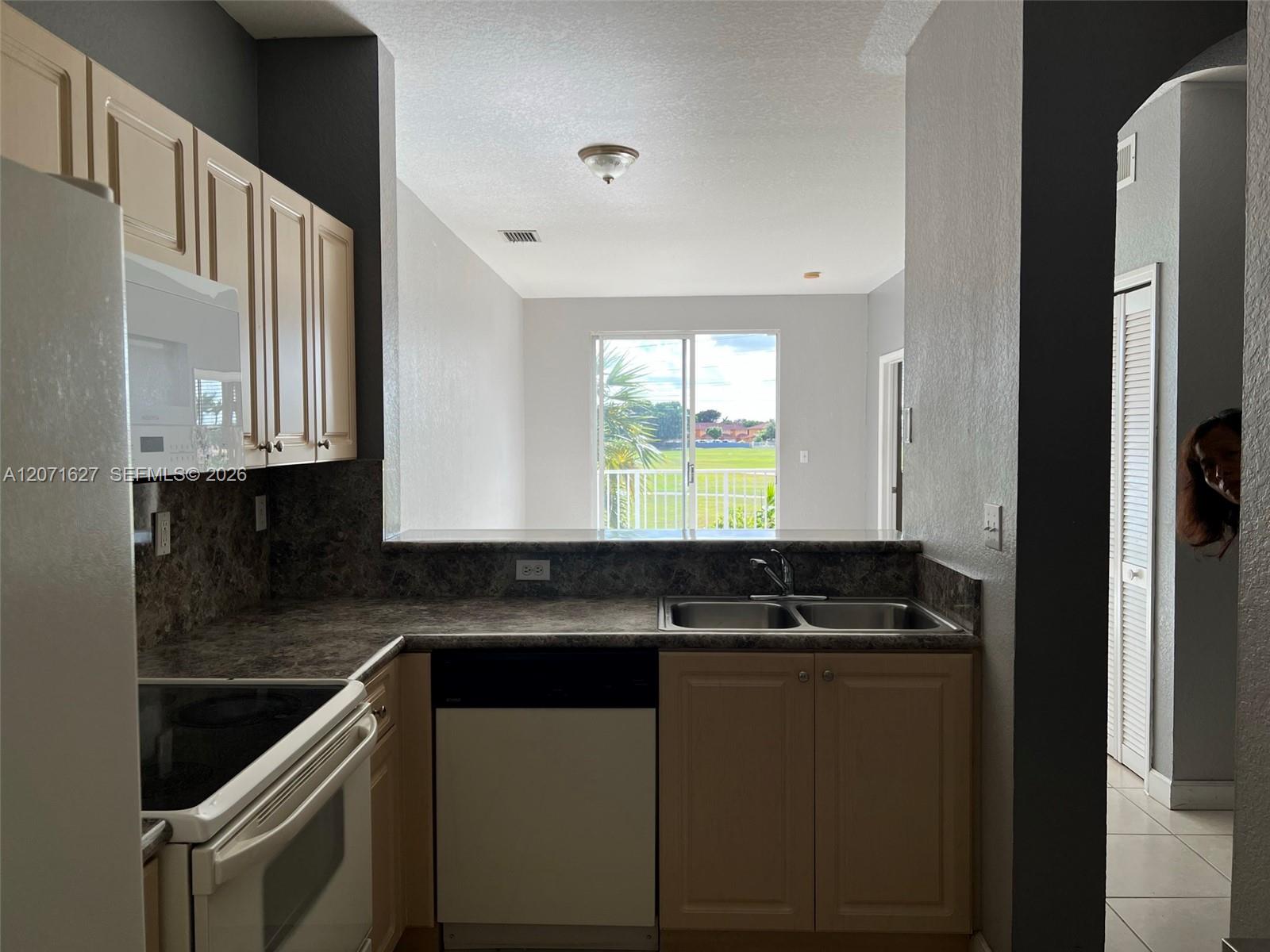 17630 Nw 73rd Avenue 203-4 Property Photo 5
