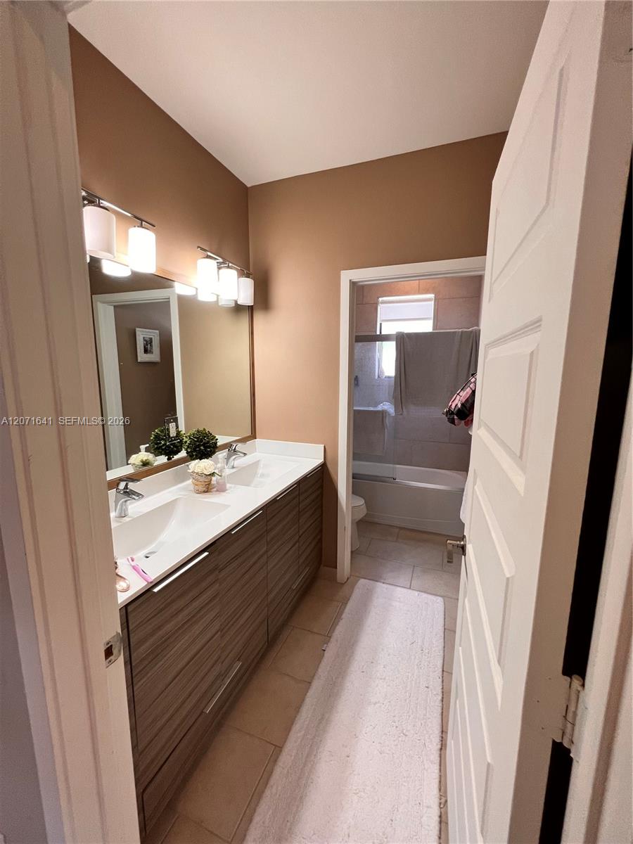 16002 Sw 136th Way Property Photo 12