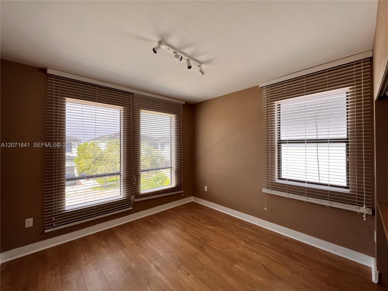 16002 Sw 136th Way Property Photo 16
