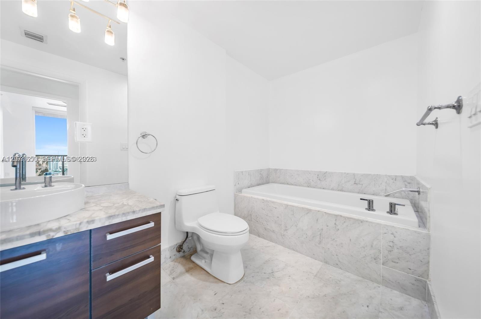 244 Biscayne Boulevard 3704 Property Photo 17