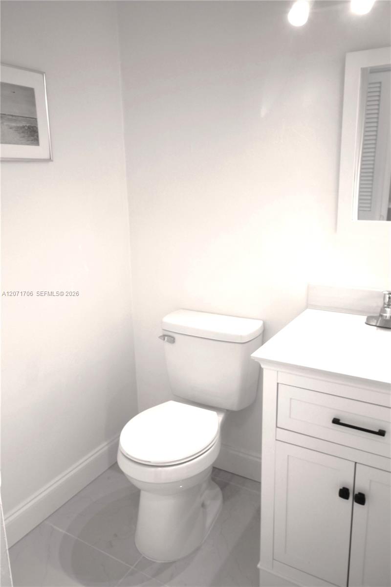 2166 Ne 56th Street 203 Property Photo 12