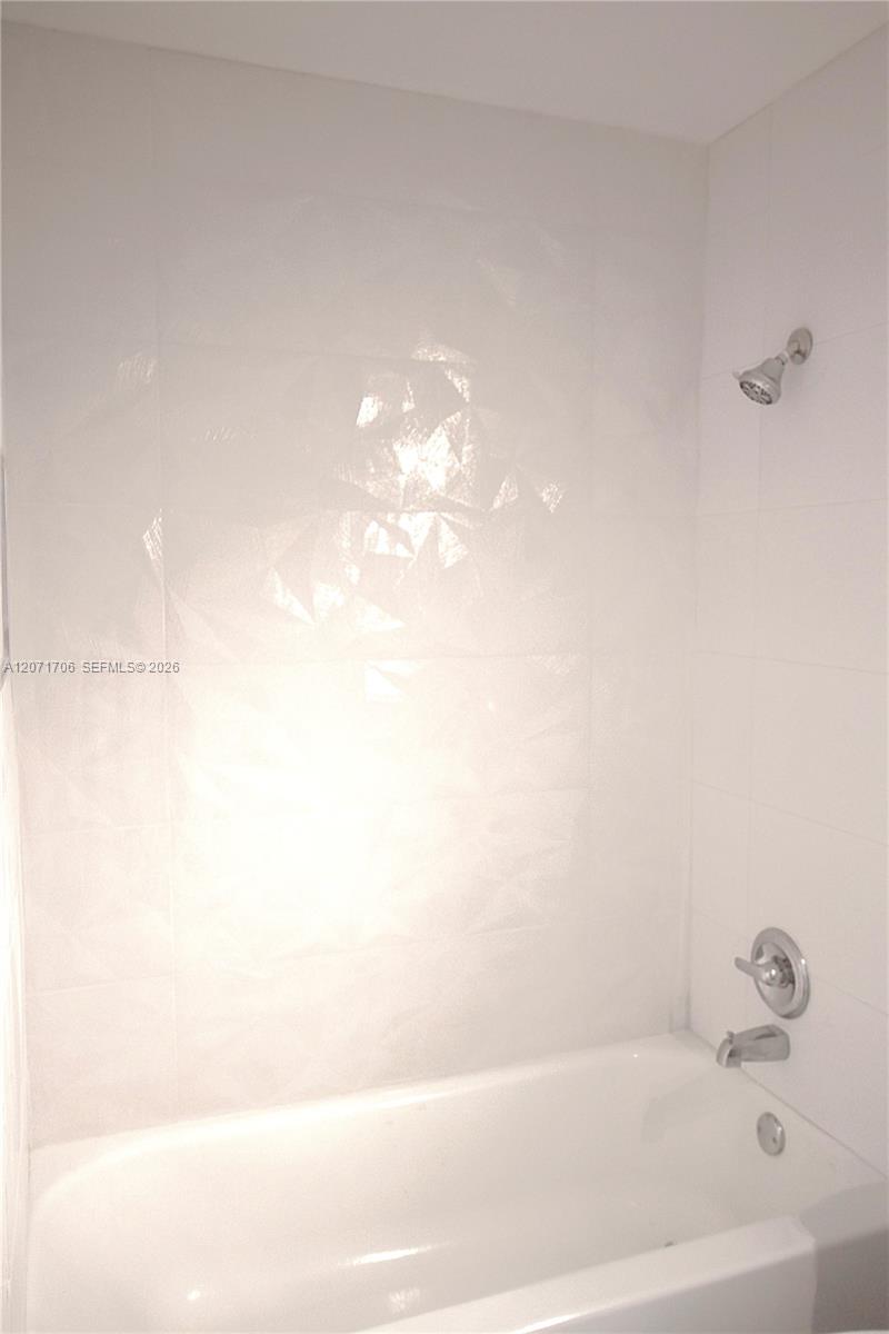 2166 Ne 56th Street 203 Property Photo 19