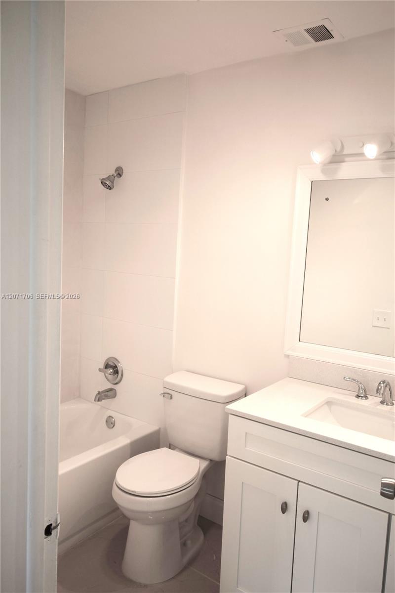 2166 Ne 56th Street 203 Property Photo 20