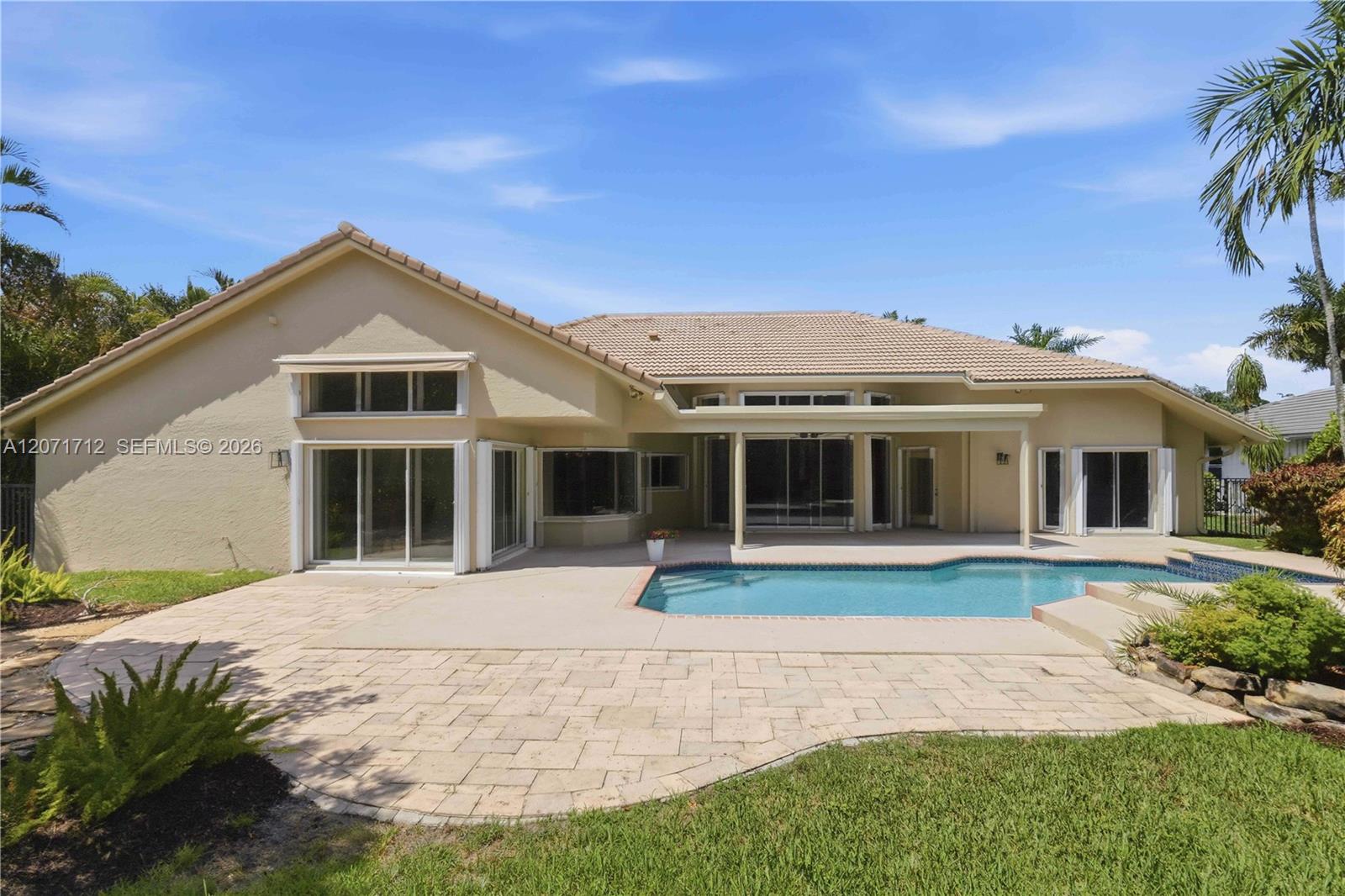 360 Ne Coconut Circle Property Photo 33