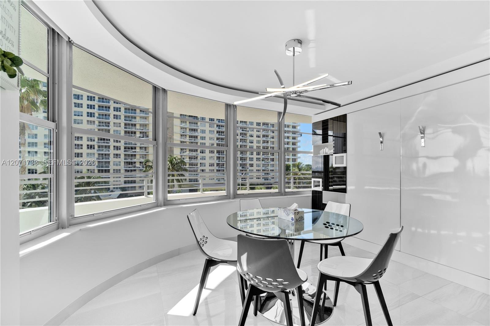 5555 Collins Avenue 5a Property Photo 8