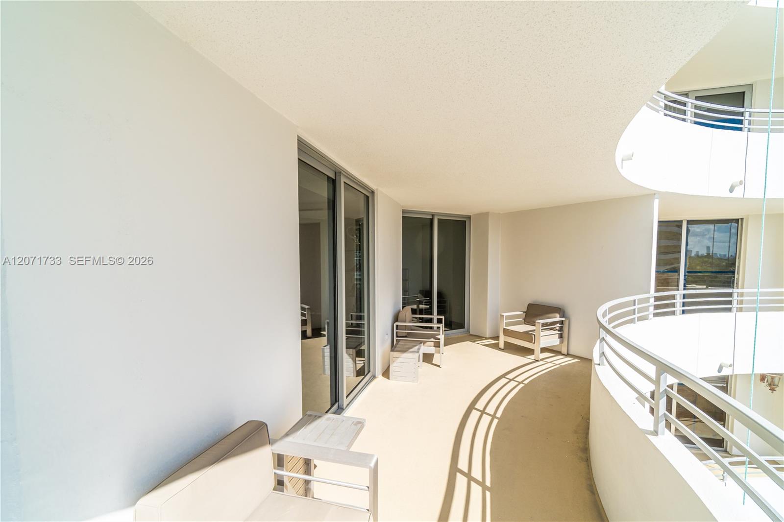 5555 Collins Avenue 5a Property Photo 23