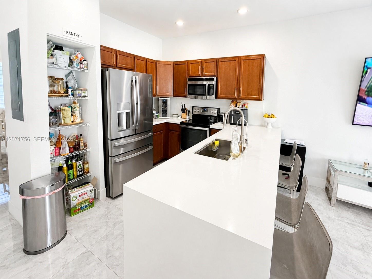 8876 W 35th Way Property Photo 4