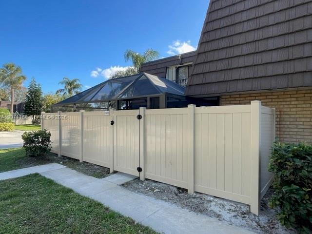 6902 69th Way - Property Photo 2