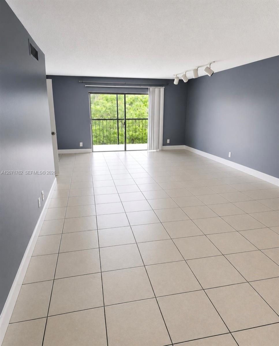 A12071762 Property Photo 3