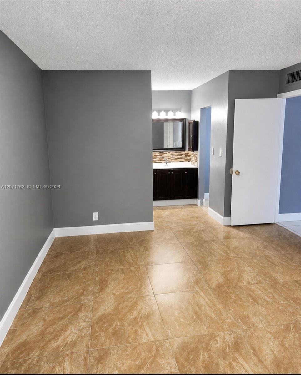 A12071762 Property Photo 4