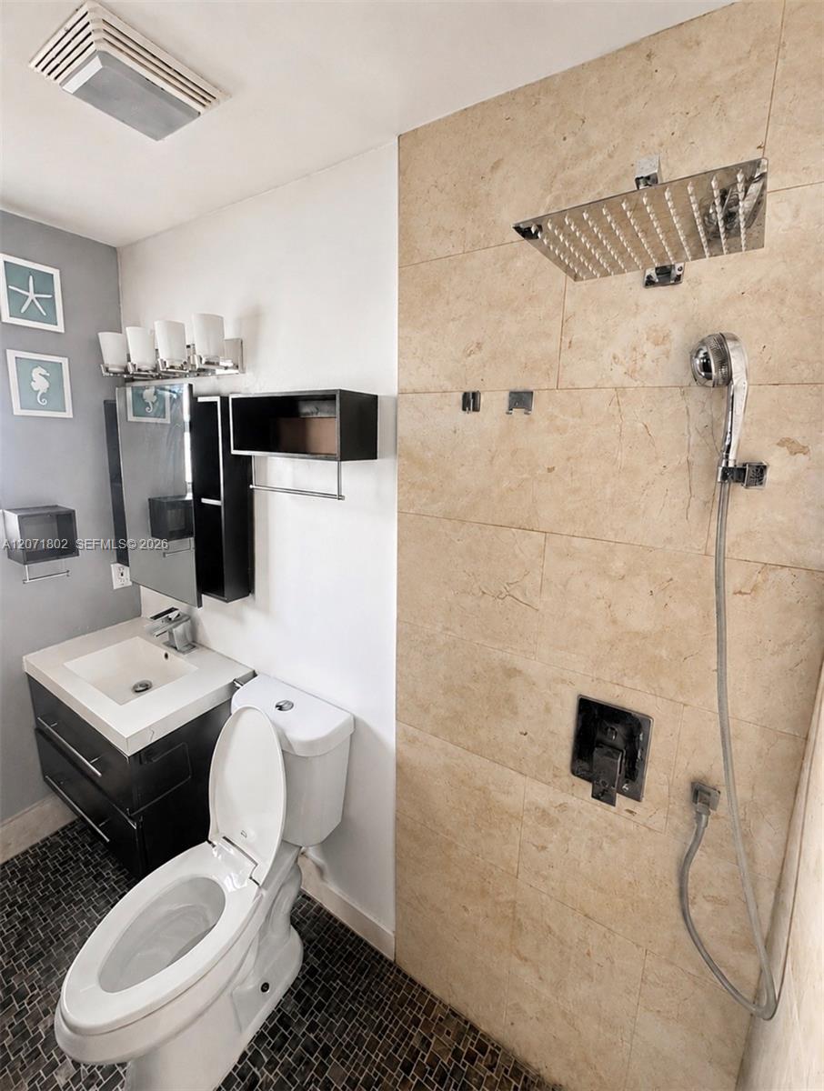 2561 W 60th Place 102-1 Property Photo 11