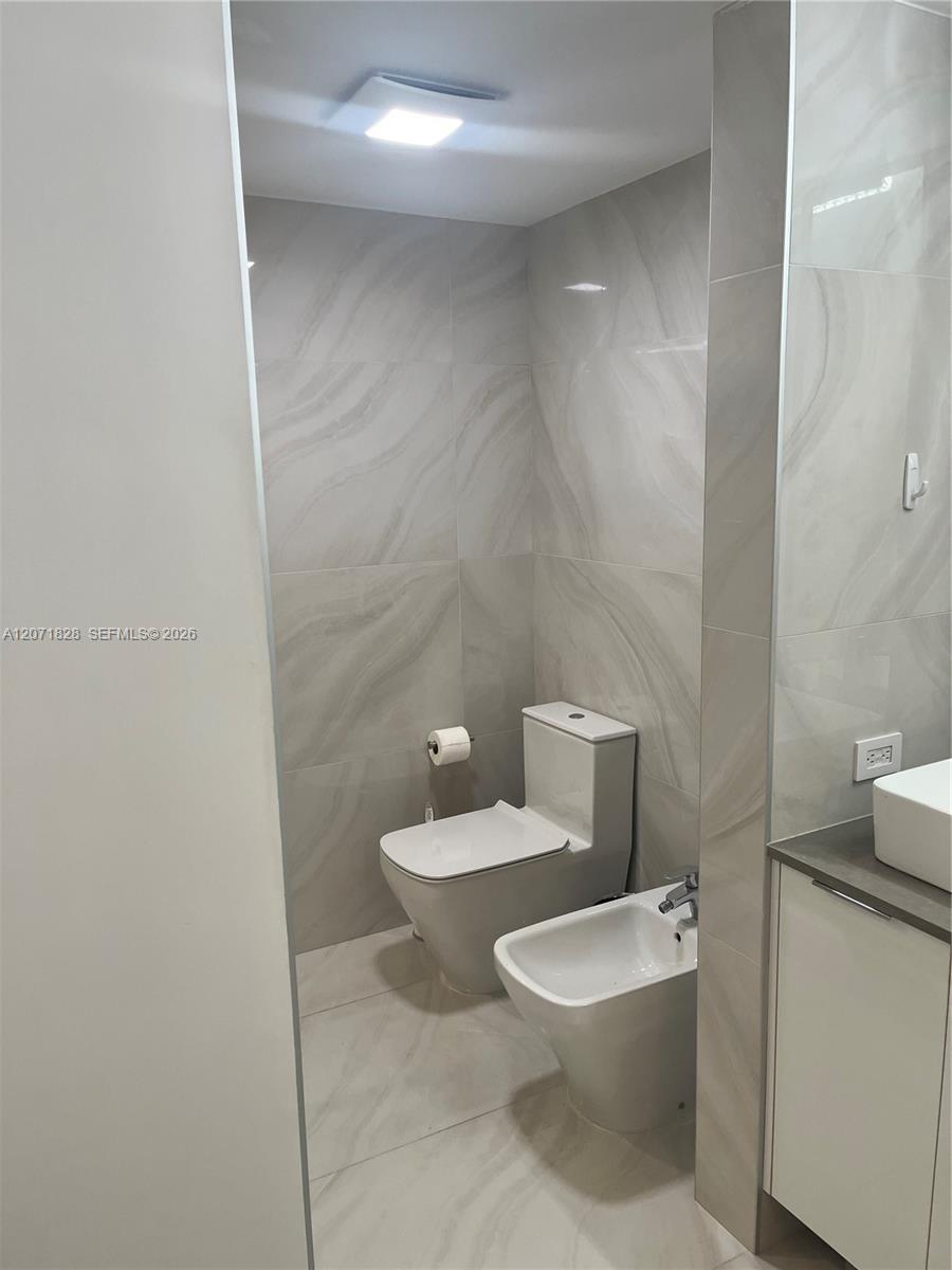 20191 E Country Club Drive 503 Property Photo 1