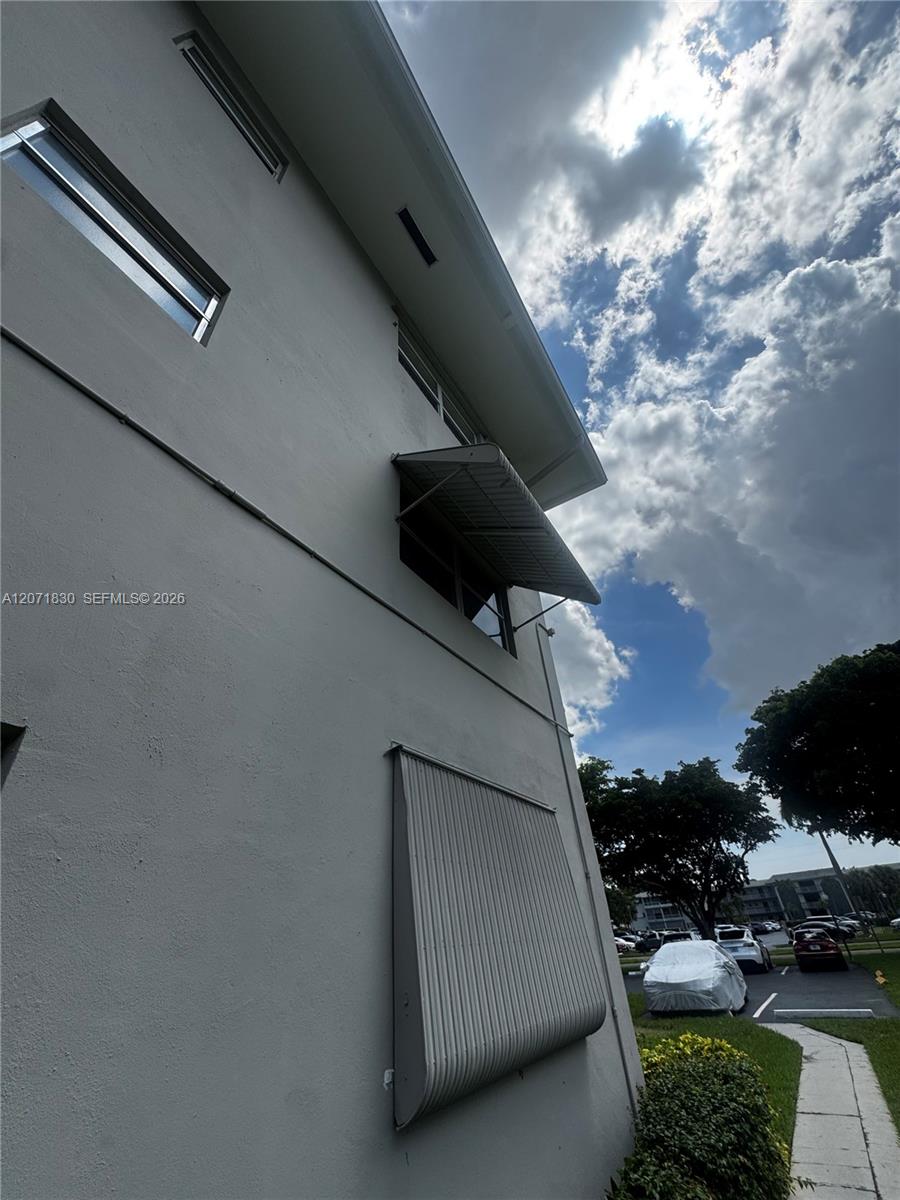 1000 Hillcrest Court 214 Property Photo 23