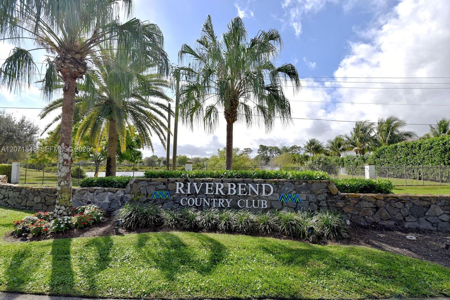 18459 SE Wood Haven Lane J Property Photo 1