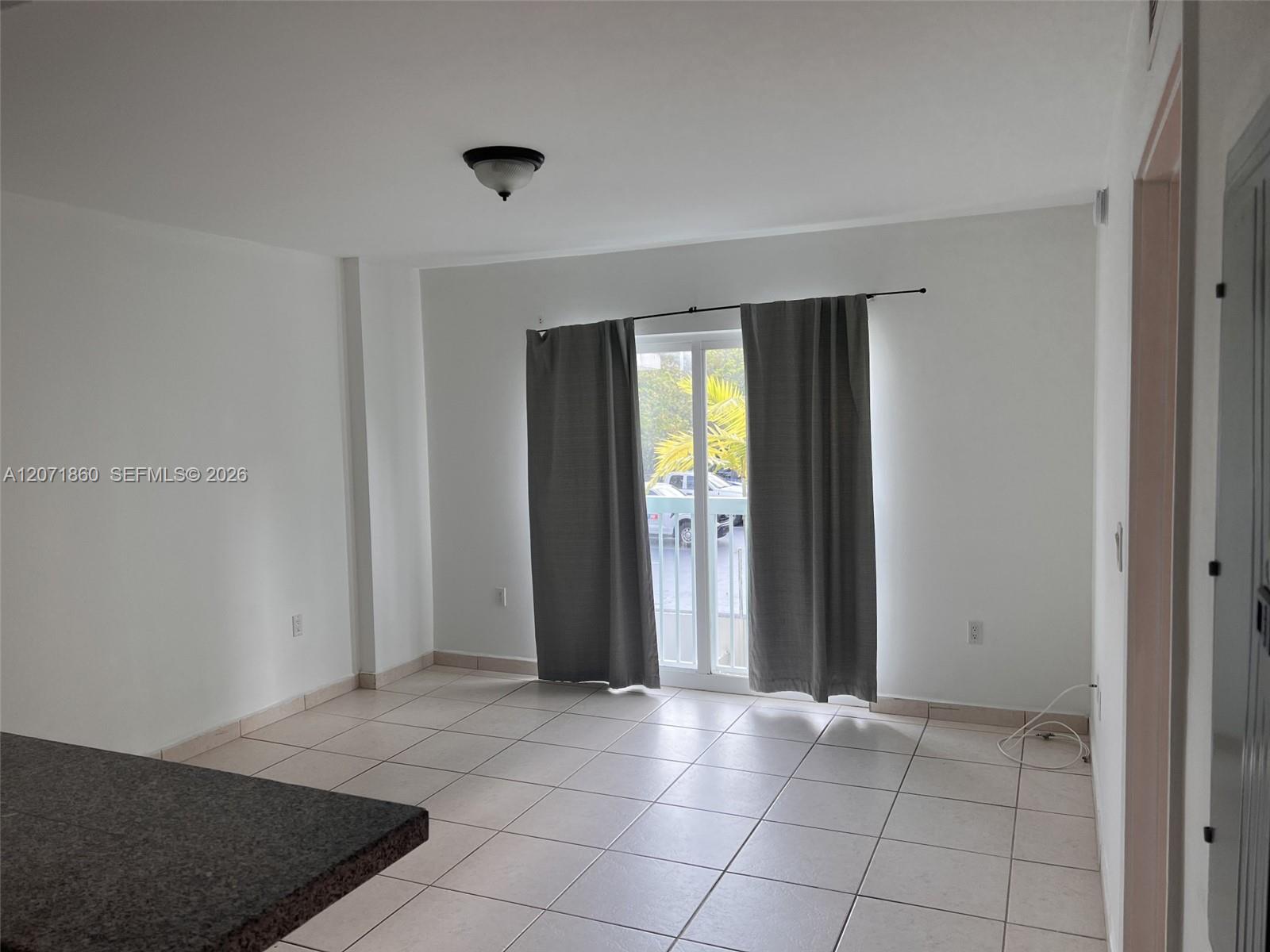 2740 Sw 28th Terrace 206 Property Photo 2