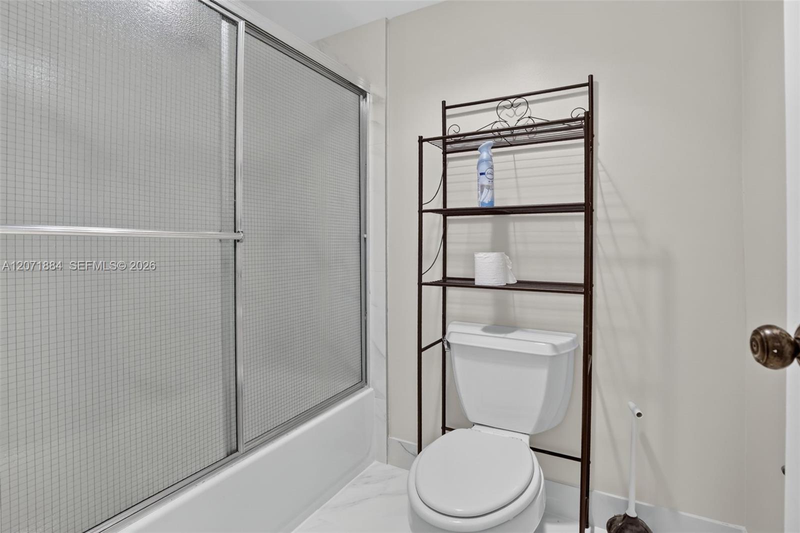 A12071884 Property Photo 24