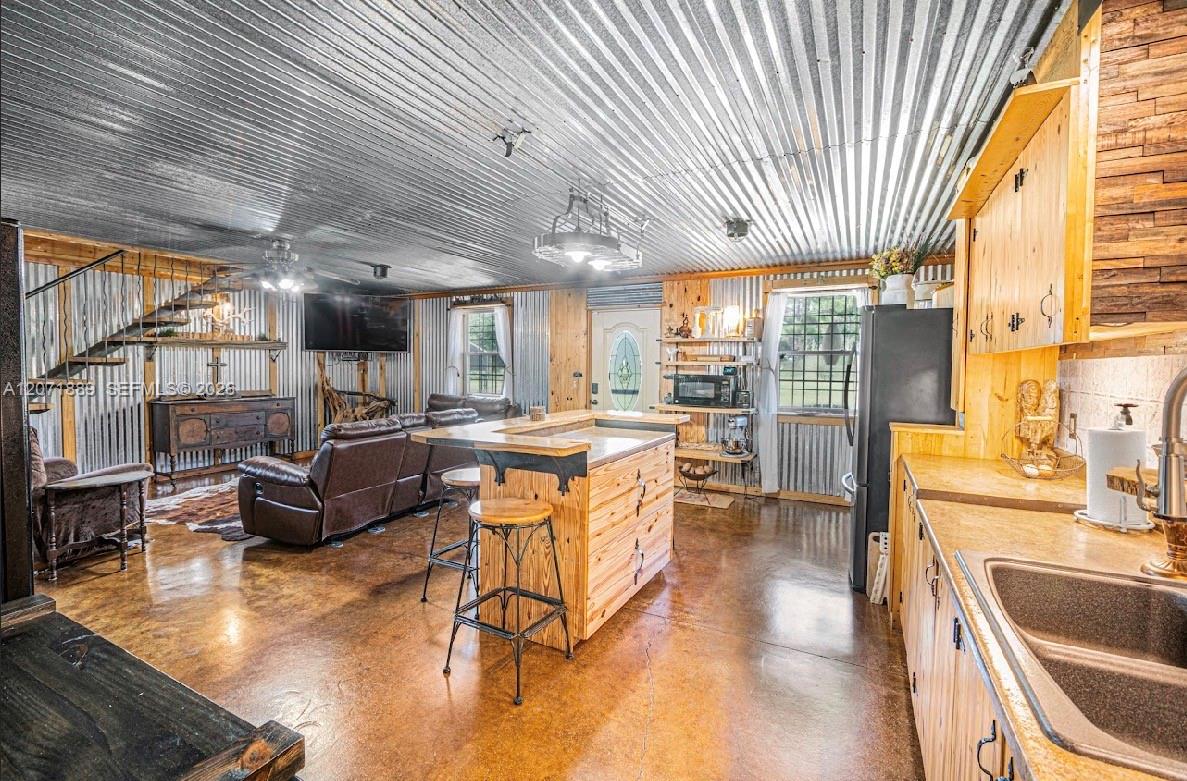 5263 Coy Burgess Loop Property Photo 9