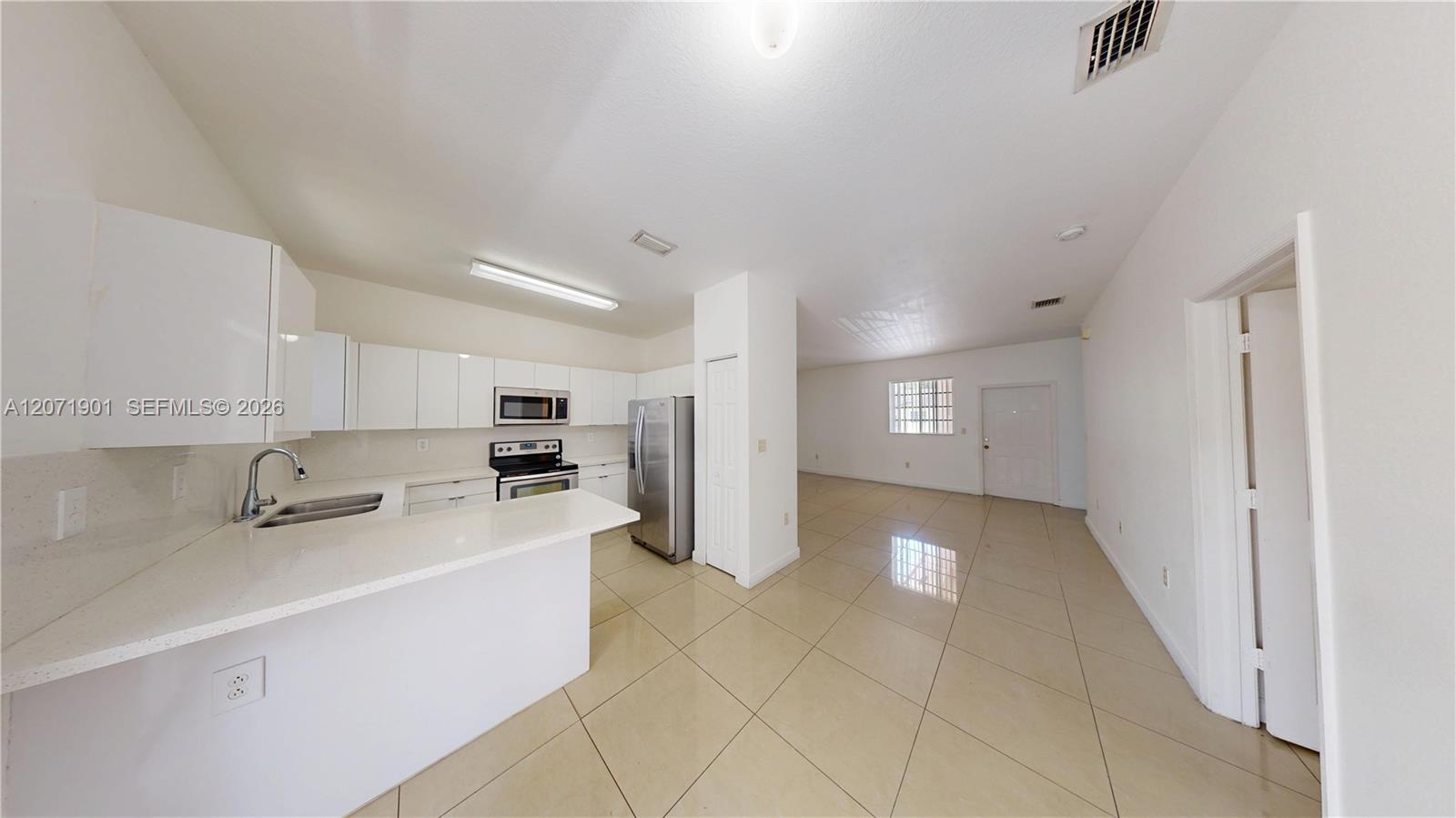 A12071901 Property Photo 2