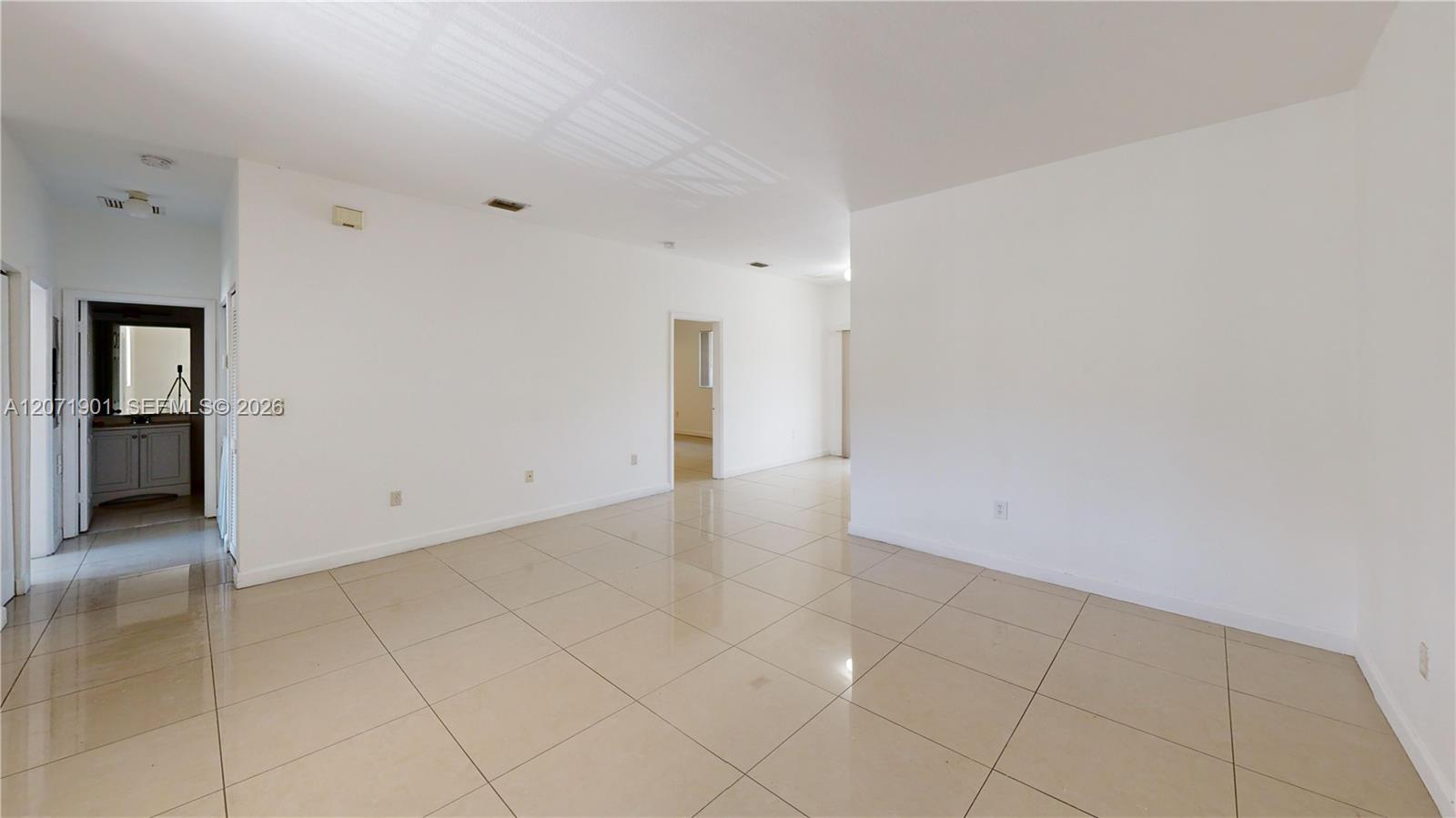 A12071901 Property Photo 6