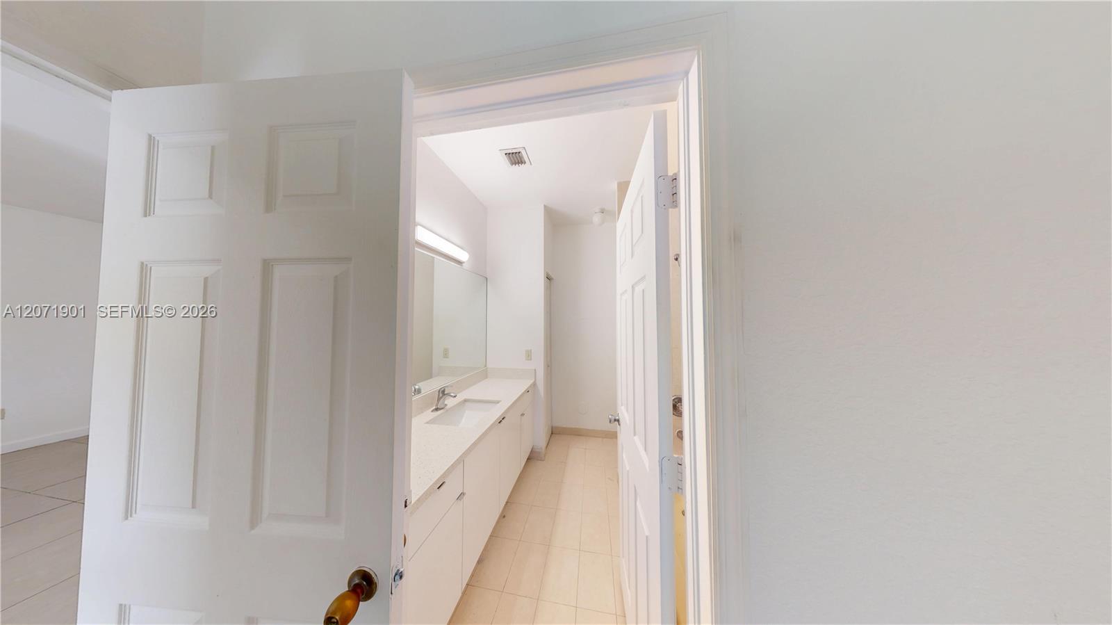 A12071901 Property Photo 11