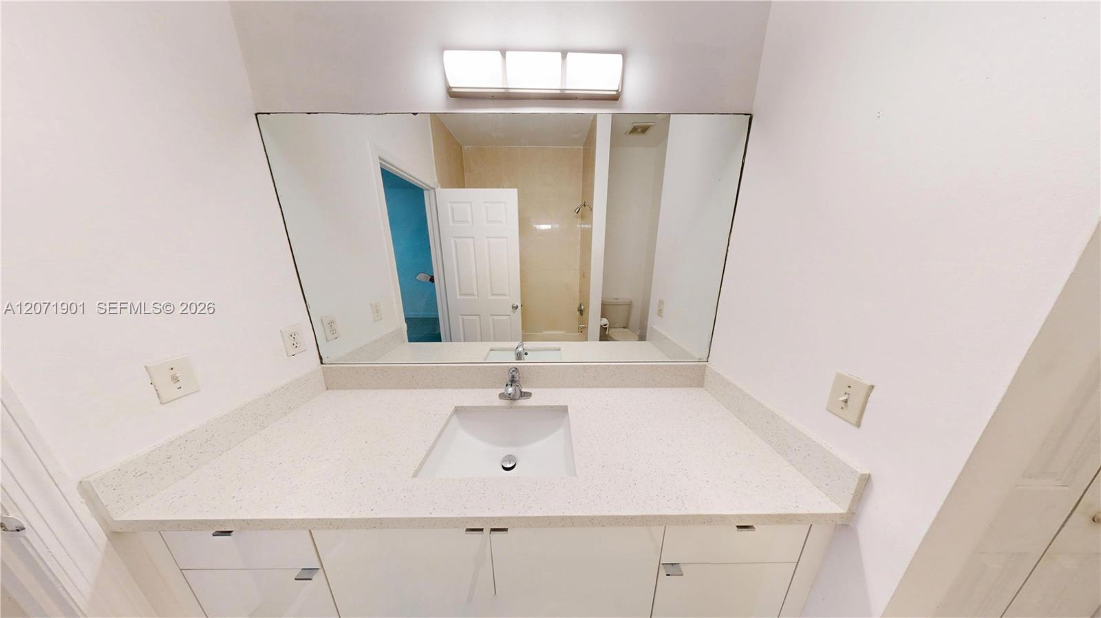 A12071901 Property Photo 12