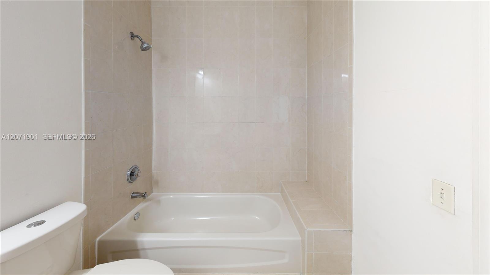 A12071901 Property Photo 14