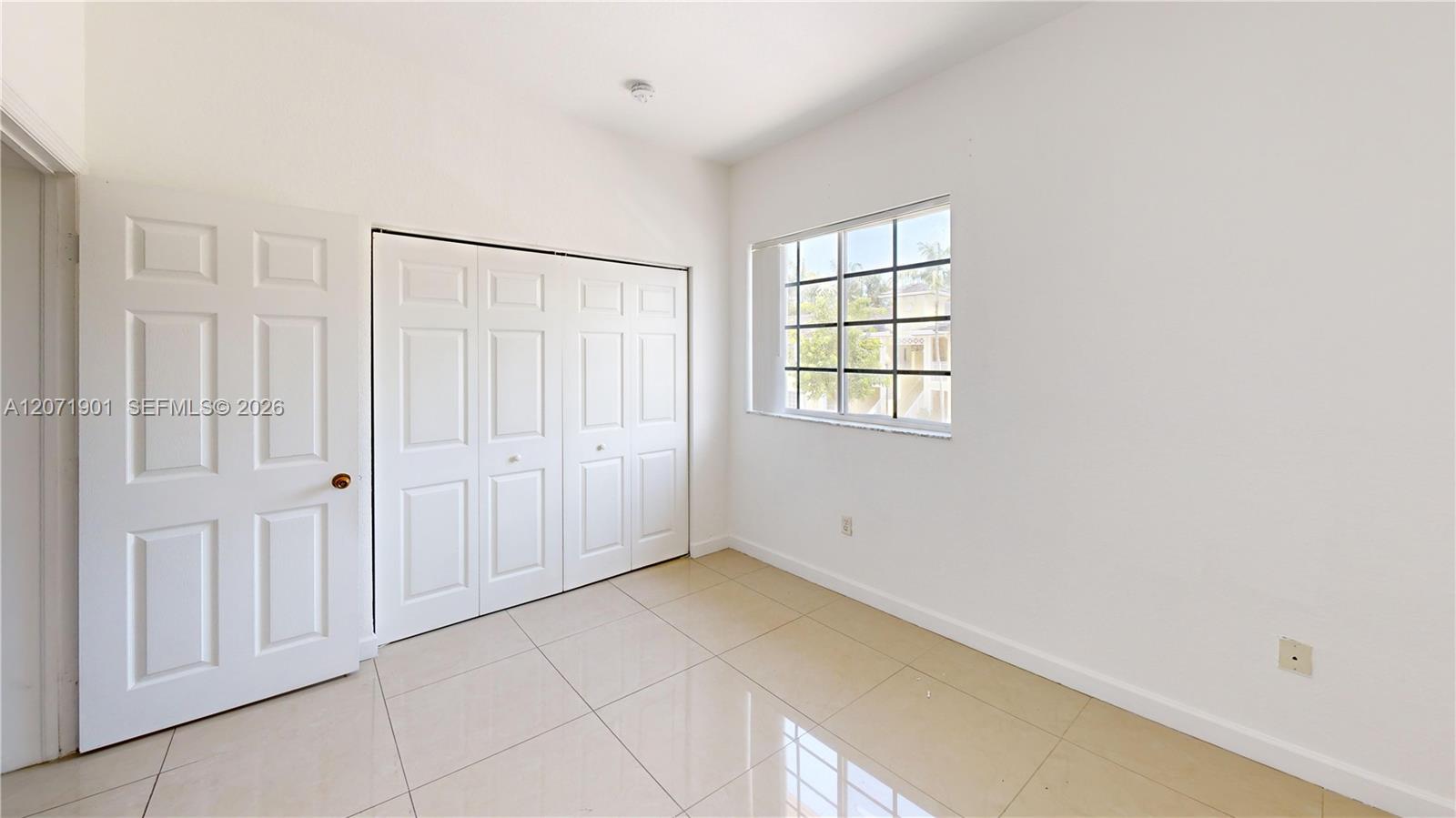 A12071901 Property Photo 17