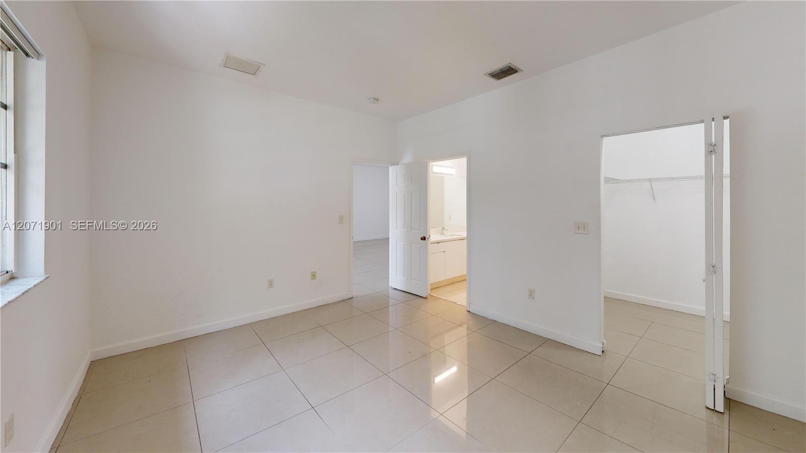 A12071901 Property Photo 18
