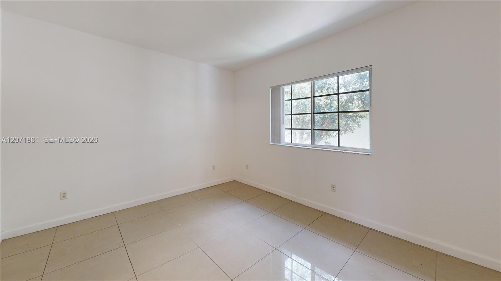 A12071901 Property Photo 19