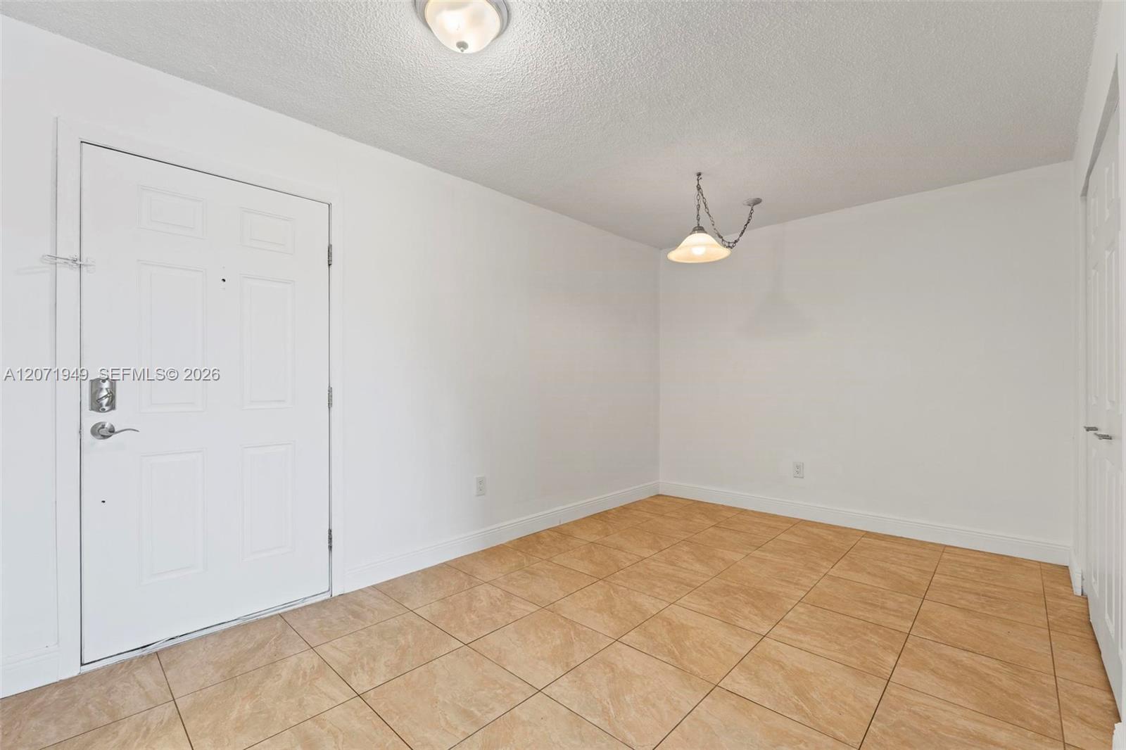 A12071949 Property Photo 4