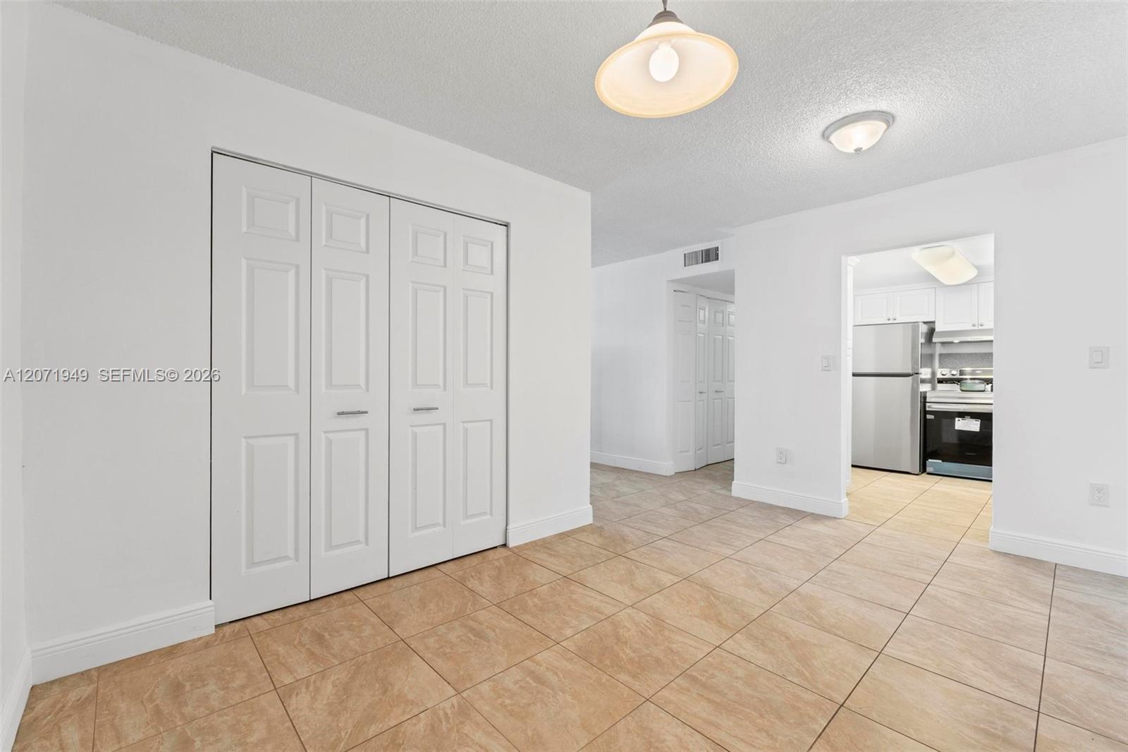 A12071949 Property Photo 5