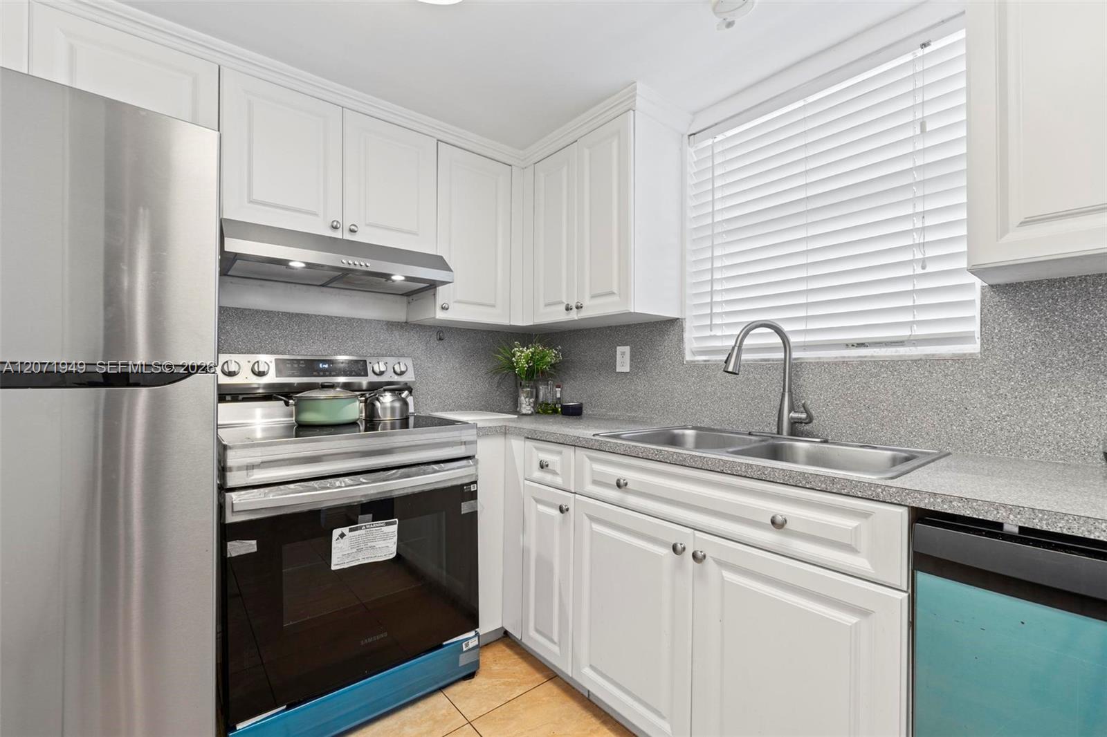 A12071949 Property Photo 7