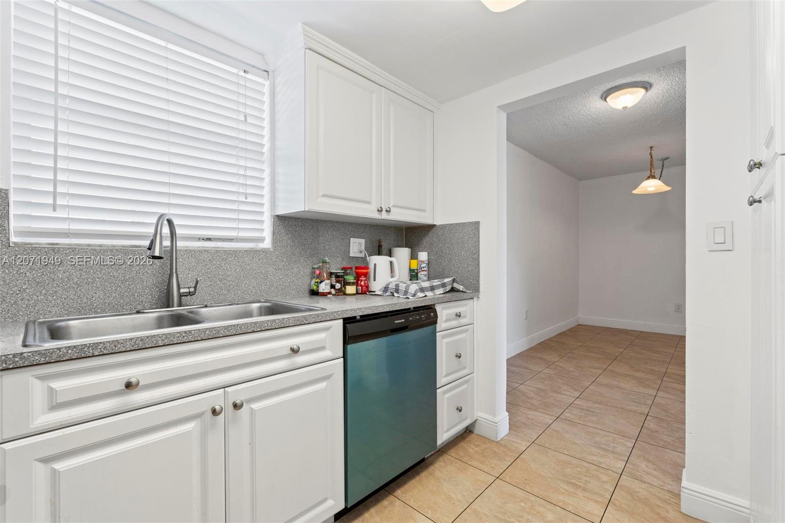 A12071949 Property Photo 8