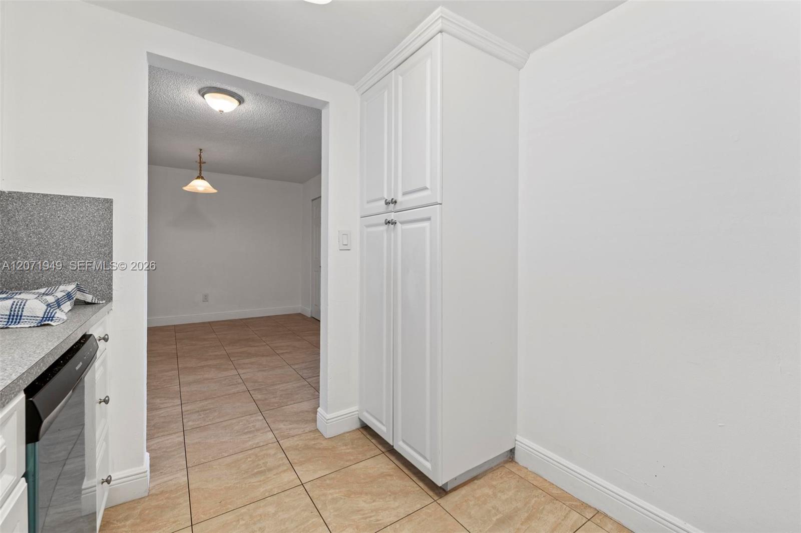 A12071949 Property Photo 9
