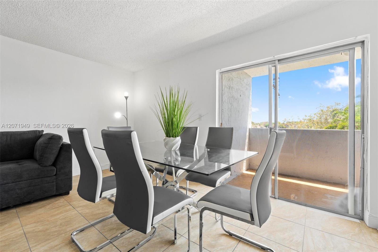 A12071949 Property Photo 12