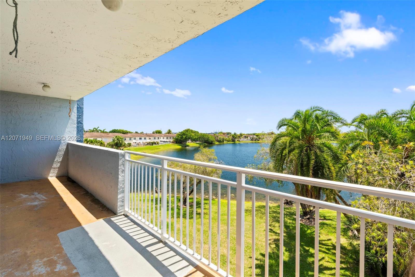 A12071949 Property Photo 15