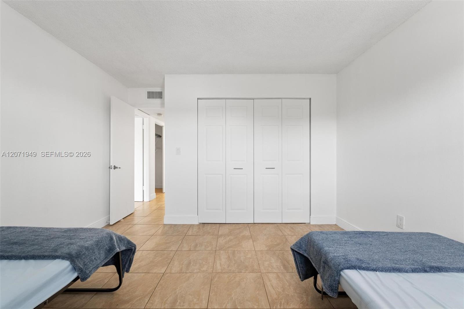 A12071949 Property Photo 21